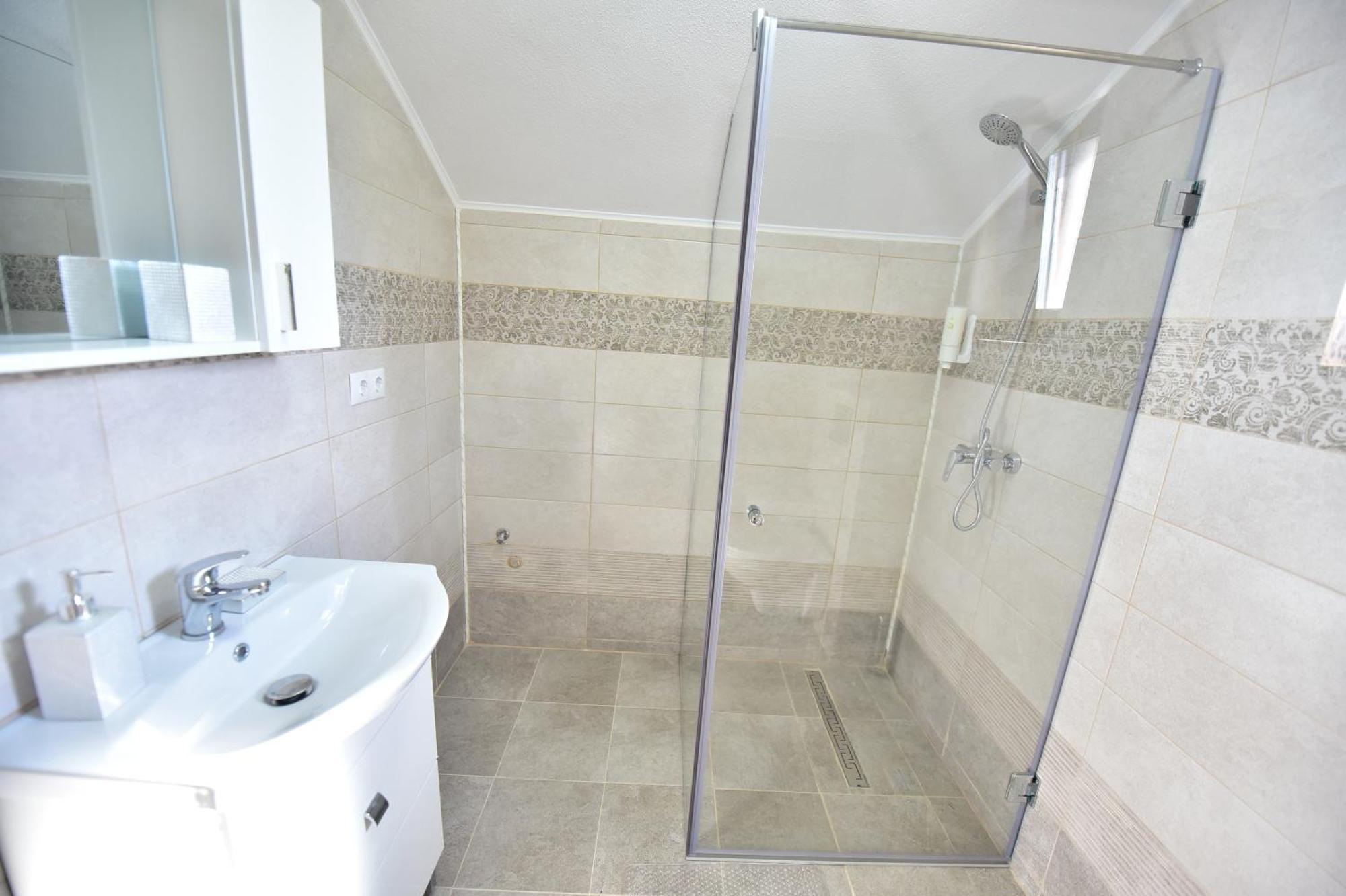 Regim Hotel Hanea Jacuzzi In Camera,Piscina Exterioara Si Sauna Comuna Sibiu Exterior foto